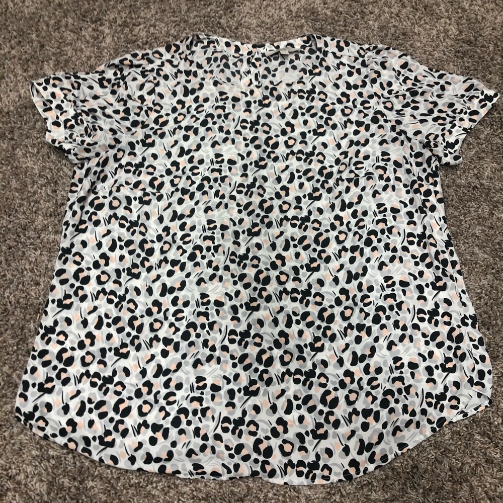 🎀 Beautiful LOFT blouse